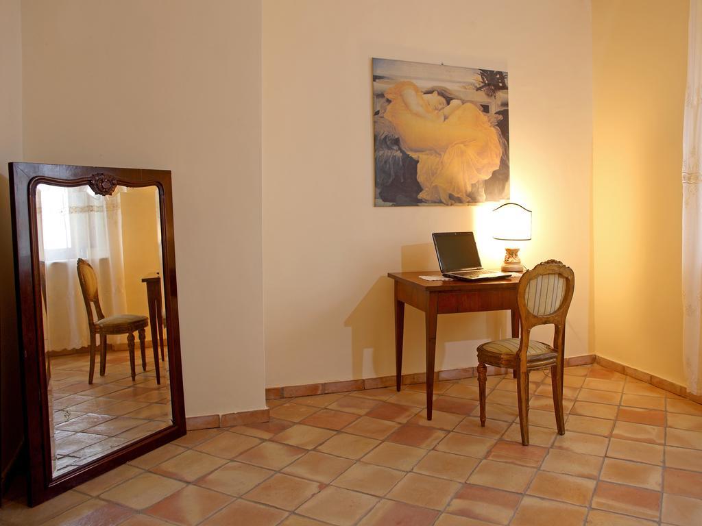 Palazzo Madeo - Residenza D'Epoca Bed and Breakfast Crosia Exteriör bild